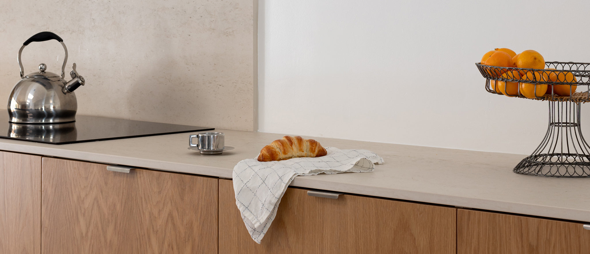 Linda's Natural & Black Oak kitchen